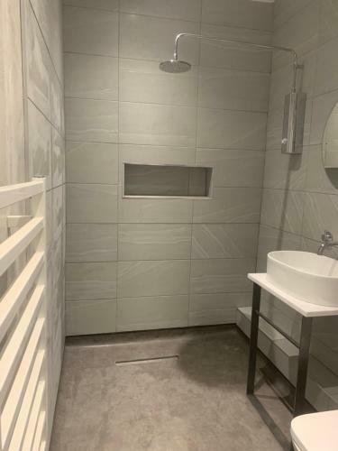 1 Bed River Apartment On The Docks