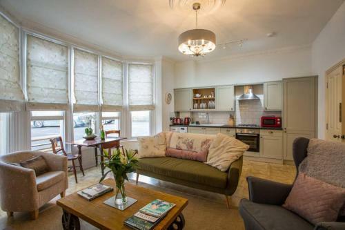 Spacious Apartment Close To Gloucester Quays And Docks