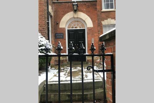 Spacious Apartment Close To Gloucester Quays And Docks