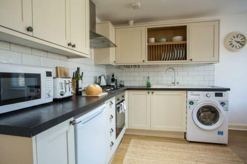 Quiet Apartment Close To Gloucester Quays/docks