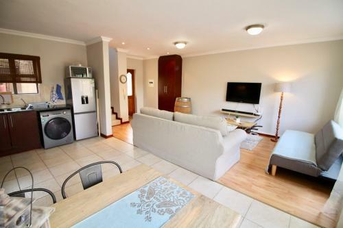 Cosy Beach Townhouse