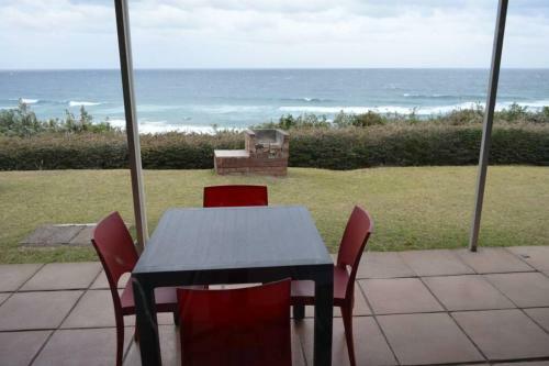Sea View Self-catering Apartment: Beach Access