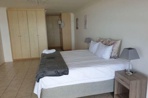 La Mer Stunning Beachfront Apartment