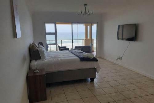 La Mer Stunning Beachfront Apartment