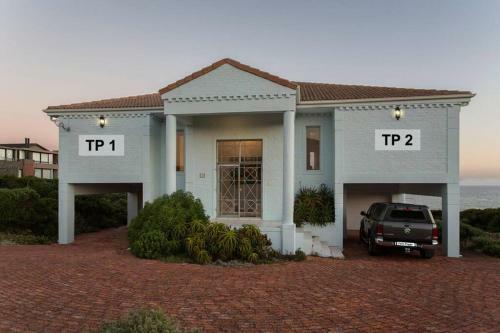 Twin Pigg Coast House