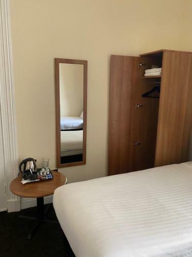 Hostal Onslow Bed And Breakfast