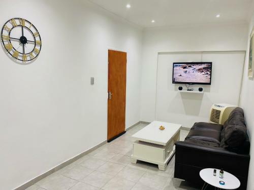 Hostal Airport Doozy Guest House