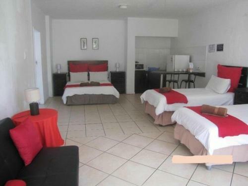 Hostal Airport Leisure Lodge