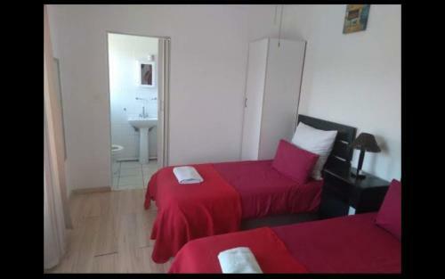 Hostal Airport Leisure Lodge