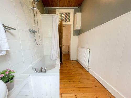 Glasgow West End Apartment - Botanic Gardens
