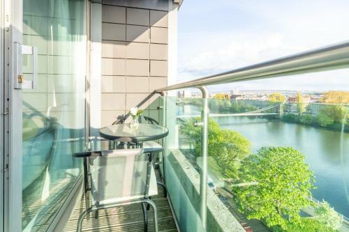 Luxury Riverview City Centre Apartment