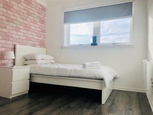 Modern 2 Bed Apartment Near City Centre