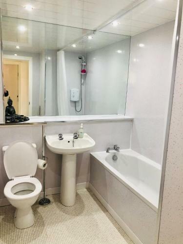 Modern 2 Bed Apartment Near City Centre