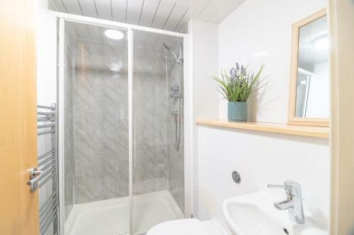 Charming Westend/city Centre Apartment