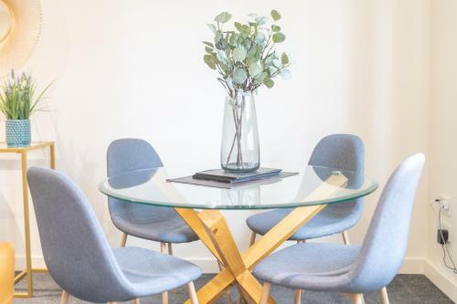 Charming Westend/city Centre Apartment