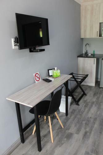 Hostal At The River Guest House