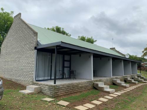 Hostal At The River Guest House