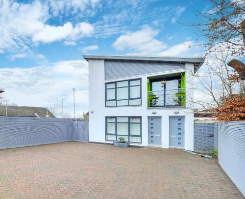 Mosspark Boulevard Exec Apartment I Free Parking