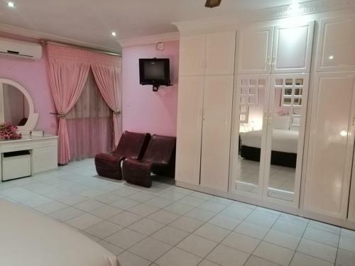 Hostal Lenasia Guest Lodge