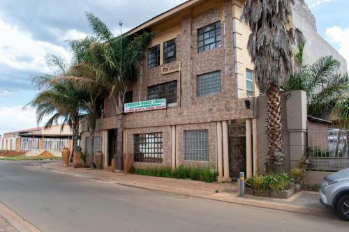 Hostal Lenasia Guest Lodge