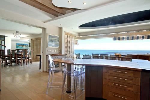 Villa Beach Music