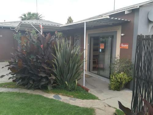 Hostal Edenville Guesthouse