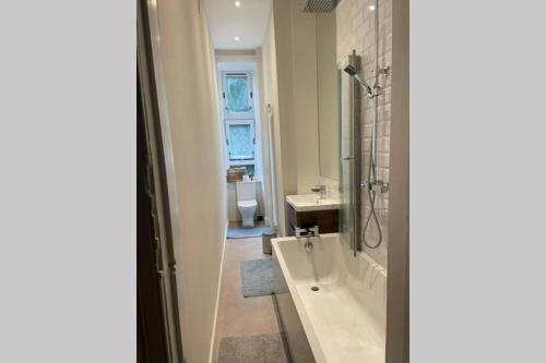 Apartamento 2 Bedroom West End Flat - Perfect For Cop26