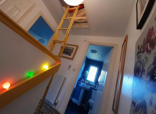 2bed Guest Wing - Charming Glasgow Villa - Off M8 M80