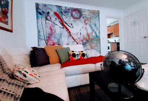 2bed Guest Wing - Charming Glasgow Villa - Off M8 M80