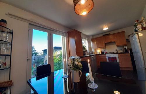 2bed Guest Wing - Charming Glasgow Villa - Off M8 M80