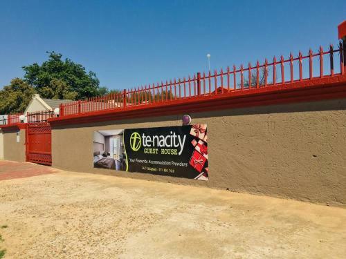 Hostal Tenacity Guesthouse - Riviera Park