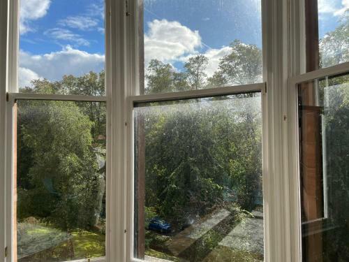 Stunning Glasgow West End Apartment - Facing Botanic Gardens