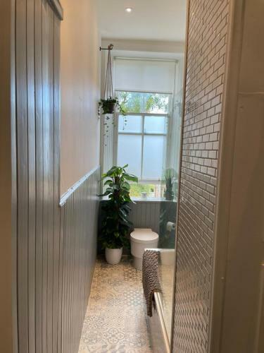 Stunning Glasgow West End Apartment - Facing Botanic Gardens