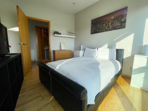 City Centre 2-bed Apartment Parking Jacuzzi Bath