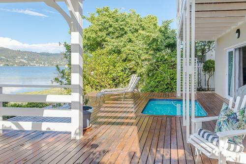 Thesen Lagoon House