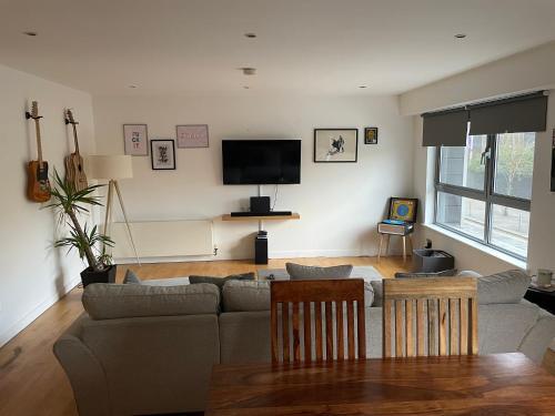 2 Bed Apartment In Glasgow City Centre Cop26