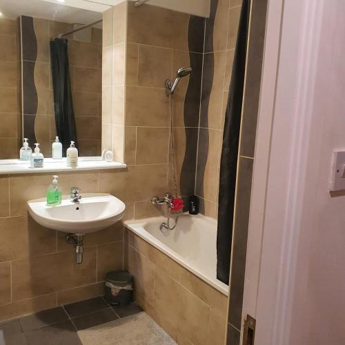 Apartamento Modern Apt @tramway Theatre (2bed2bath)