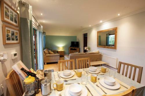 Merlins Cabin - 2 Bedroom Cabin - Blaen Cedi Farm - Penclawdd