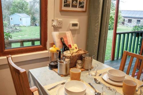 Merlins Cabin - 2 Bedroom Cabin - Blaen Cedi Farm - Penclawdd
