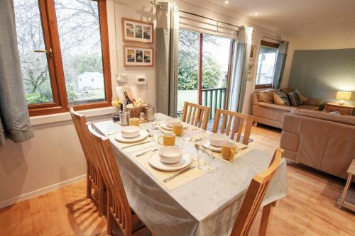 Merlins Cabin - 2 Bedroom Cabin - Blaen Cedi Farm - Penclawdd