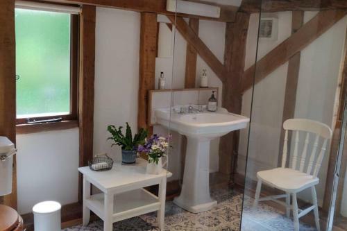 Cosy Listed Barn In Peaceful Country Village