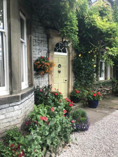 The Hollow Bed And Breakfast