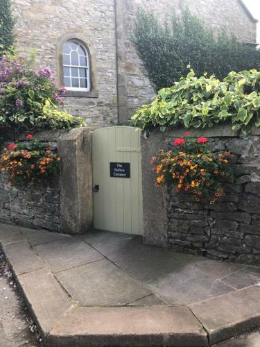 The Hollow Bed And Breakfast