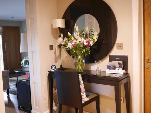 Stunning Hillside Town Centre Apartment - Great Malvern