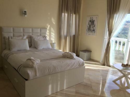 Villa Luxueuse � Tanger Vue Sur Mer Et Montagnes