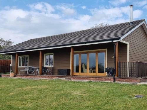 Paddock Lodge