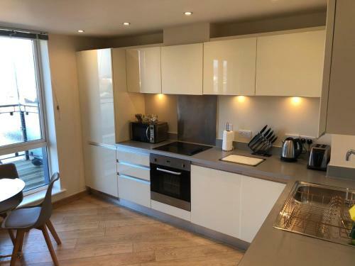 Blue Sky Apartments@guildford Town Centre