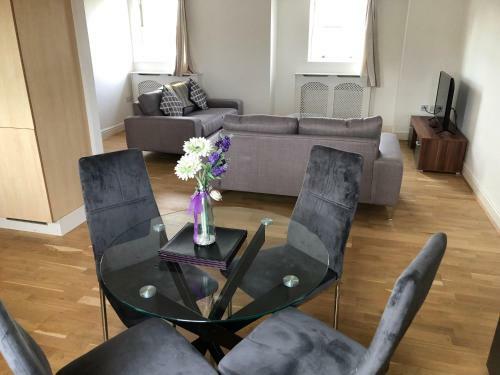Blue Sky Apartments@guildford Town Centre