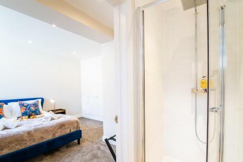 South Quay Apartment