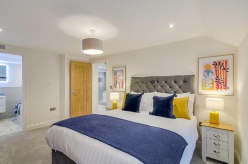 6 Bedroom Spacious Holiday Home